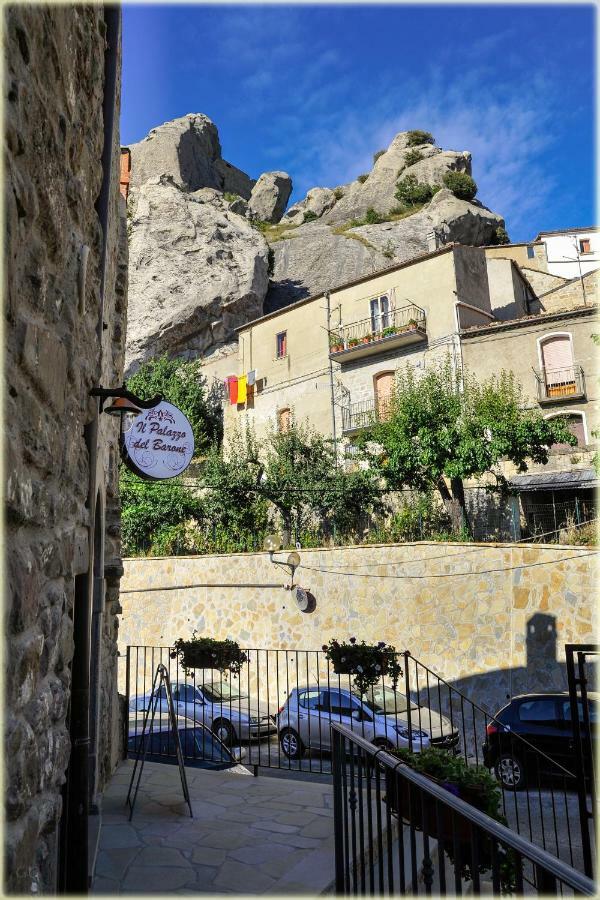 Il Palazzo Del Barone - Stanza Dei Maiorana Hotel Pietrapertosa Exterior foto